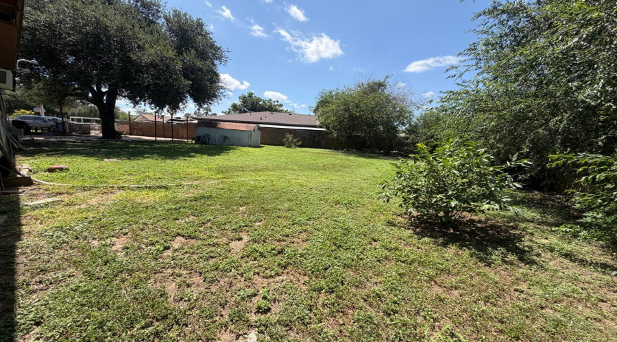 207 Devon W Pl, Laredo, Texas 78045, 3 Bedrooms Bedrooms, 6 Rooms Rooms,2 BathroomsBathrooms,Residential,For Sale,207 Devon W Pl,20263153