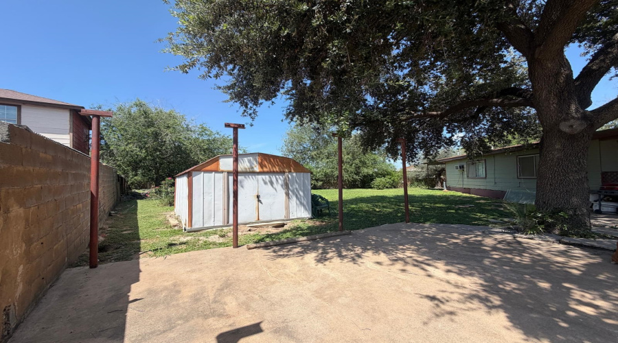 207 Devon W Pl, Laredo, Texas 78045, 3 Bedrooms Bedrooms, 6 Rooms Rooms,2 BathroomsBathrooms,Residential,For Sale,207 Devon W Pl,20263153