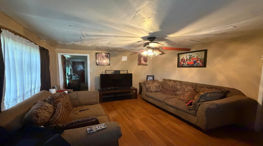 207 Devon W Pl, Laredo, Texas 78045, 3 Bedrooms Bedrooms, 6 Rooms Rooms,2 BathroomsBathrooms,Residential,For Sale,207 Devon W Pl,20263153