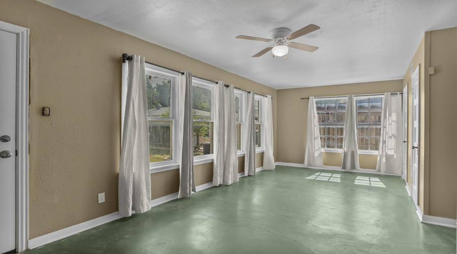 2012 Garfield St, LAREDO, Texas 78043, 3 Bedrooms Bedrooms, 5 Rooms Rooms,1 BathroomBathrooms,Residential,For Sale,2012 Garfield St,20263155