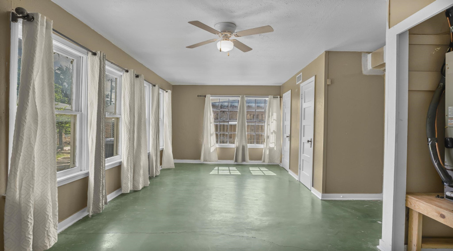 2012 Garfield St, LAREDO, Texas 78043, 3 Bedrooms Bedrooms, 5 Rooms Rooms,1 BathroomBathrooms,Residential,For Sale,2012 Garfield St,20263155
