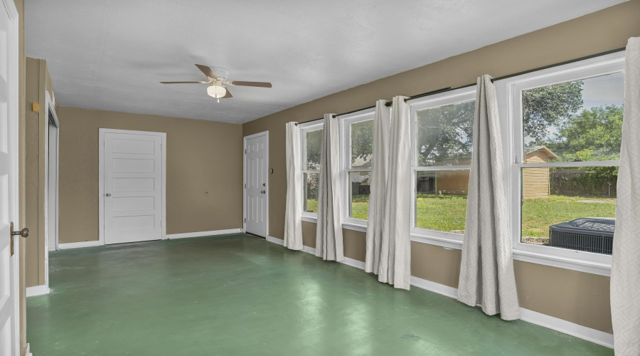2012 Garfield St, LAREDO, Texas 78043, 3 Bedrooms Bedrooms, 5 Rooms Rooms,1 BathroomBathrooms,Residential,For Sale,2012 Garfield St,20263155