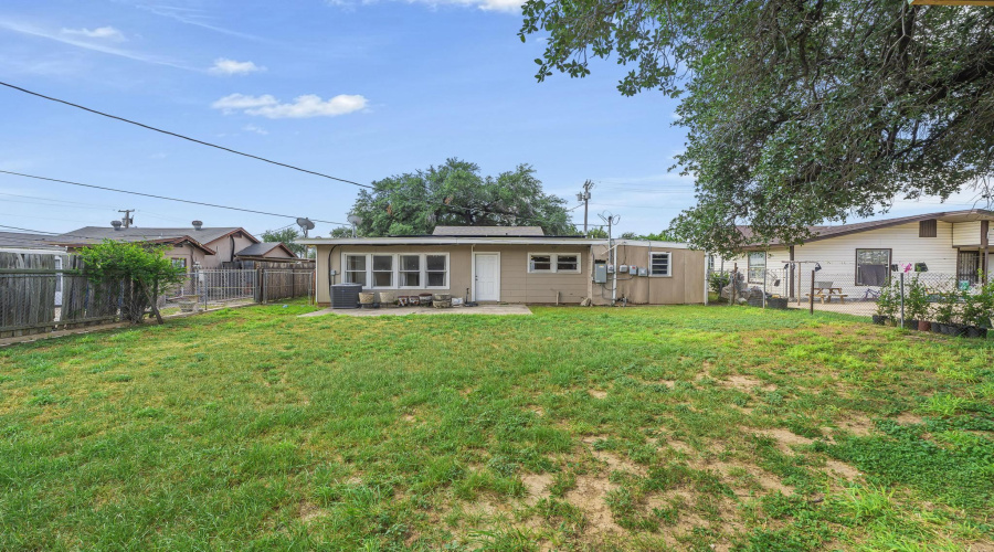 2012 Garfield St, LAREDO, Texas 78043, 3 Bedrooms Bedrooms, 5 Rooms Rooms,1 BathroomBathrooms,Residential,For Sale,2012 Garfield St,20263155