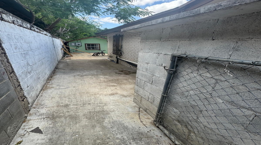 3415 S Buena Vista Ave, laredo, Texas 78046, 6 Bedrooms Bedrooms, 9 Rooms Rooms,4 BathroomsBathrooms,Residential,For Sale,3415 S Buena Vista Ave,20263156