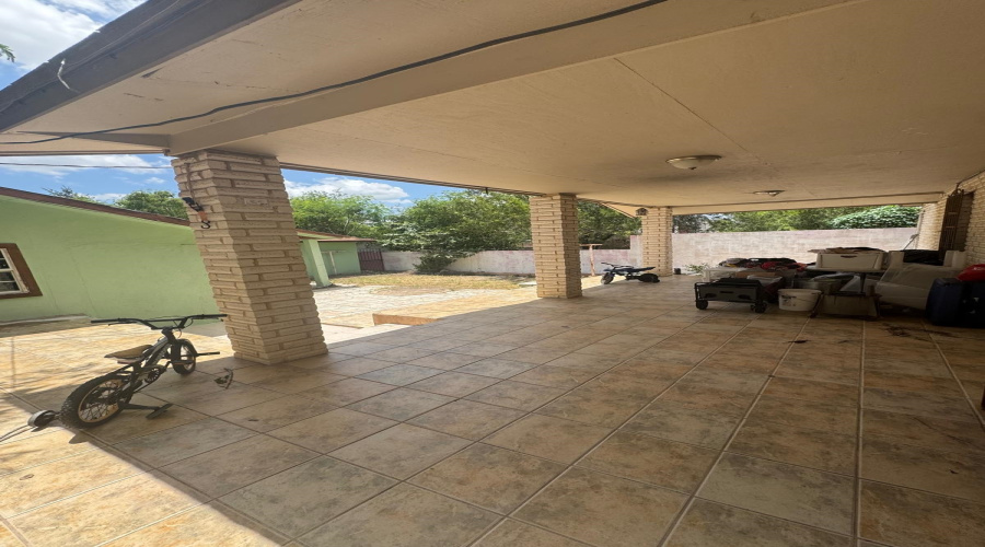 3415 S Buena Vista Ave, laredo, Texas 78046, 6 Bedrooms Bedrooms, 9 Rooms Rooms,4 BathroomsBathrooms,Residential,For Sale,3415 S Buena Vista Ave,20263156