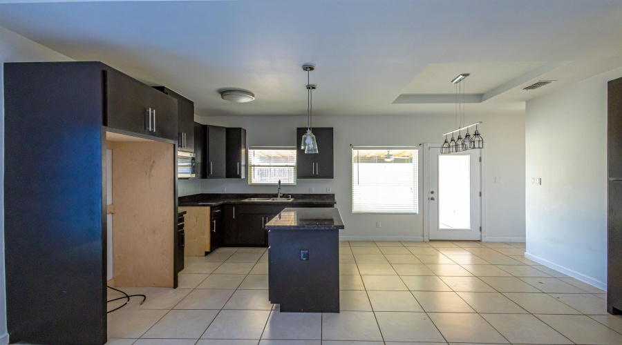 5720 St Charles Lp, Laredo, Texas 78046, 3 Bedrooms Bedrooms, 5 Rooms Rooms,2 BathroomsBathrooms,Residential,For Sale,5720 St Charles Lp,20263157