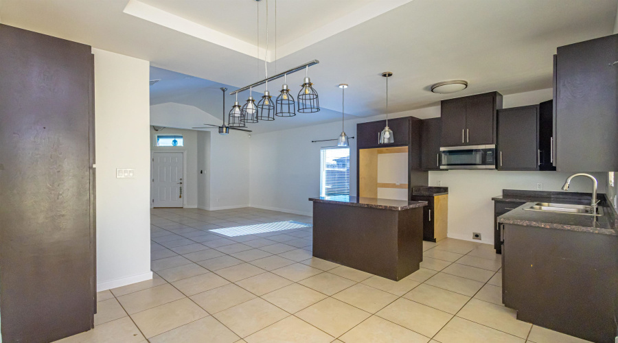 5720 St Charles Lp, Laredo, Texas 78046, 3 Bedrooms Bedrooms, 5 Rooms Rooms,2 BathroomsBathrooms,Residential,For Sale,5720 St Charles Lp,20263157