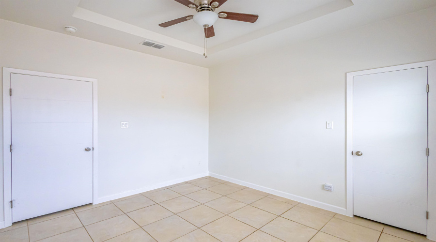 5720 St Charles Lp, Laredo, Texas 78046, 3 Bedrooms Bedrooms, 5 Rooms Rooms,2 BathroomsBathrooms,Residential,For Sale,5720 St Charles Lp,20263157