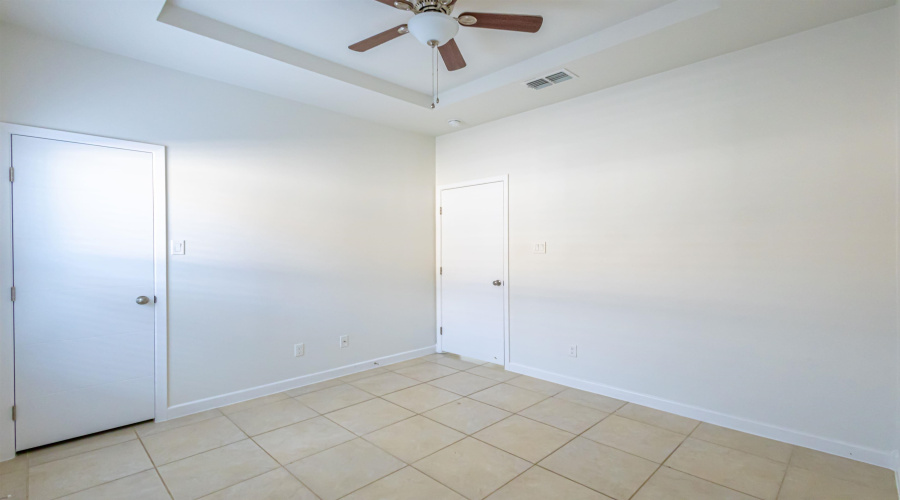 5720 St Charles Lp, Laredo, Texas 78046, 3 Bedrooms Bedrooms, 5 Rooms Rooms,2 BathroomsBathrooms,Residential,For Sale,5720 St Charles Lp,20263157