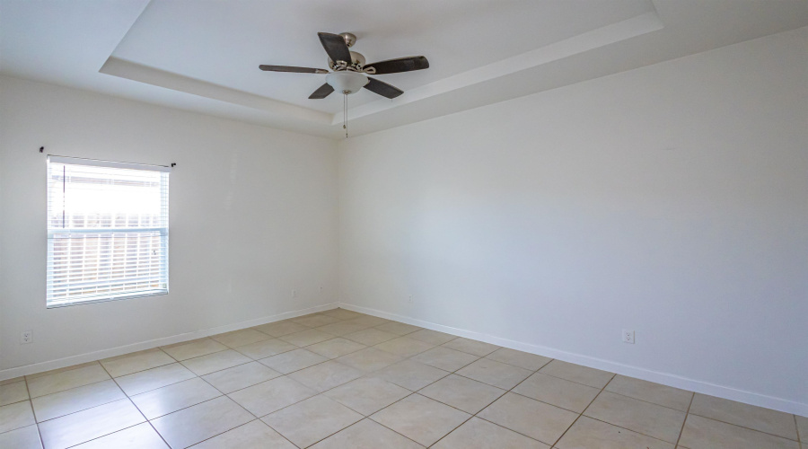 5720 St Charles Lp, Laredo, Texas 78046, 3 Bedrooms Bedrooms, 5 Rooms Rooms,2 BathroomsBathrooms,Residential,For Sale,5720 St Charles Lp,20263157