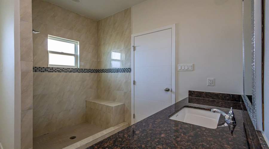 5720 St Charles Lp, Laredo, Texas 78046, 3 Bedrooms Bedrooms, 5 Rooms Rooms,2 BathroomsBathrooms,Residential,For Sale,5720 St Charles Lp,20263157