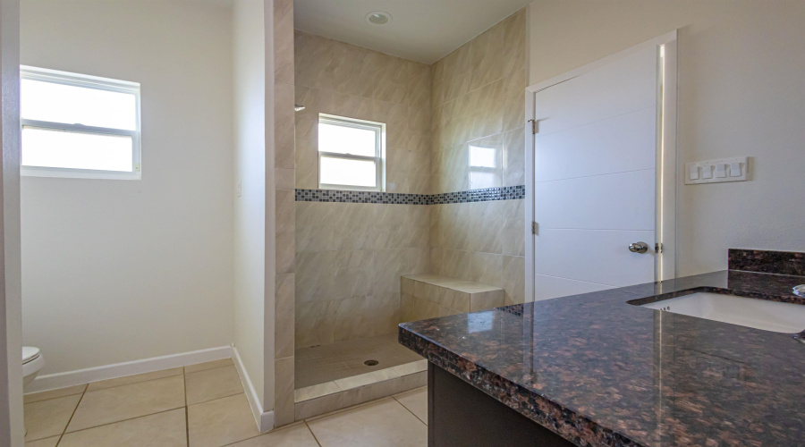 5720 St Charles Lp, Laredo, Texas 78046, 3 Bedrooms Bedrooms, 5 Rooms Rooms,2 BathroomsBathrooms,Residential,For Sale,5720 St Charles Lp,20263157