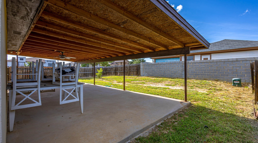 5720 St Charles Lp, Laredo, Texas 78046, 3 Bedrooms Bedrooms, 5 Rooms Rooms,2 BathroomsBathrooms,Residential,For Sale,5720 St Charles Lp,20263157