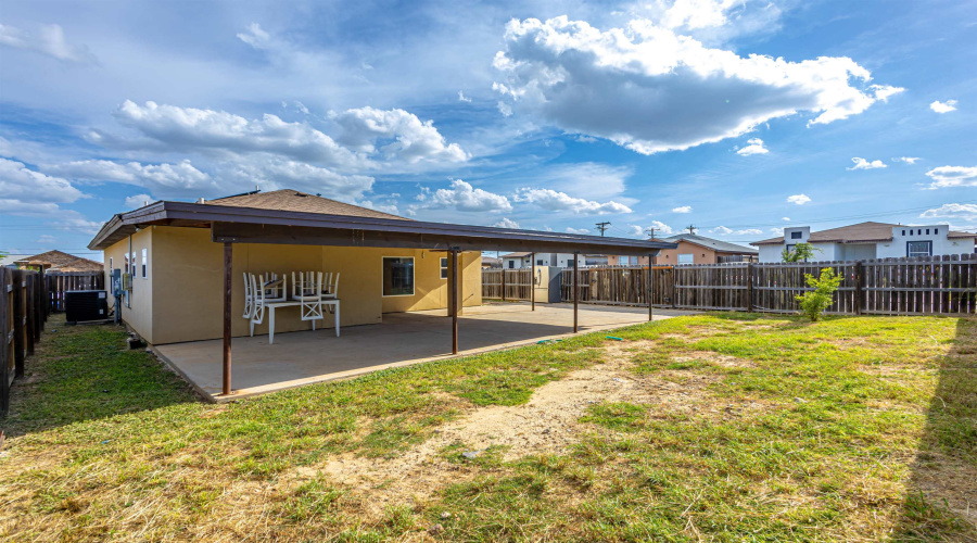 5720 St Charles Lp, Laredo, Texas 78046, 3 Bedrooms Bedrooms, 5 Rooms Rooms,2 BathroomsBathrooms,Residential,For Sale,5720 St Charles Lp,20263157