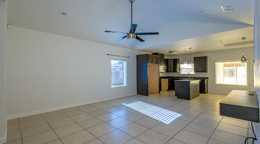 5720 St Charles Lp, Laredo, Texas 78046, 3 Bedrooms Bedrooms, 5 Rooms Rooms,2 BathroomsBathrooms,Residential,For Sale,5720 St Charles Lp,20263157
