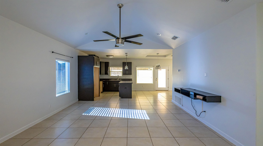 5720 St Charles Lp, Laredo, Texas 78046, 3 Bedrooms Bedrooms, 5 Rooms Rooms,2 BathroomsBathrooms,Residential,For Sale,5720 St Charles Lp,20263157