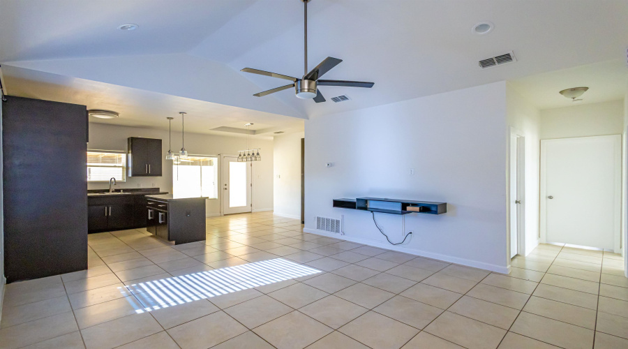 5720 St Charles Lp, Laredo, Texas 78046, 3 Bedrooms Bedrooms, 5 Rooms Rooms,2 BathroomsBathrooms,Residential,For Sale,5720 St Charles Lp,20263157