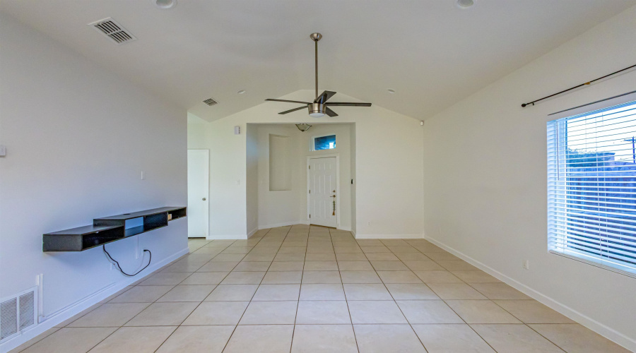 5720 St Charles Lp, Laredo, Texas 78046, 3 Bedrooms Bedrooms, 5 Rooms Rooms,2 BathroomsBathrooms,Residential,For Sale,5720 St Charles Lp,20263157