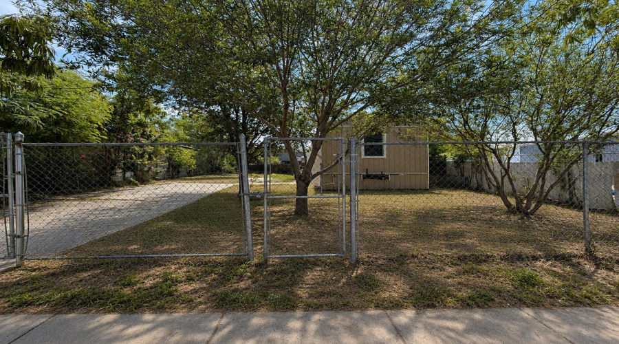 4535 Sepulveda Ln, Lared, Texas 78046, 3 Bedrooms Bedrooms, 5 Rooms Rooms,2 BathroomsBathrooms,Residential,For Sale,4535 Sepulveda Ln,20263160