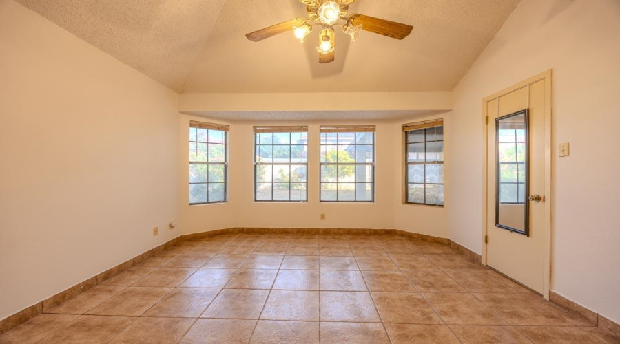 1425 Longhorn Dr, Laredo, Texas 78045, 3 Bedrooms Bedrooms, 5 Rooms Rooms,2 BathroomsBathrooms,Residential,For Rent,1425 Longhorn Dr,20263162