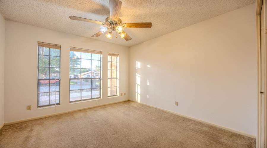 1425 Longhorn Dr, Laredo, Texas 78045, 3 Bedrooms Bedrooms, 5 Rooms Rooms,2 BathroomsBathrooms,Residential,For Rent,1425 Longhorn Dr,20263162