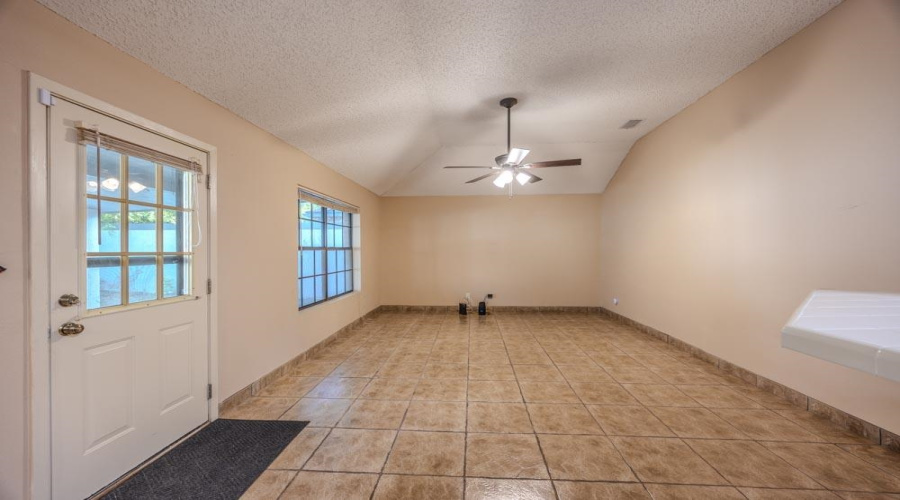 1425 Longhorn Dr, Laredo, Texas 78045, 3 Bedrooms Bedrooms, 5 Rooms Rooms,2 BathroomsBathrooms,Residential,For Rent,1425 Longhorn Dr,20263162