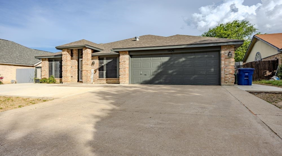1425 Longhorn Dr, Laredo, Texas 78045, 3 Bedrooms Bedrooms, 5 Rooms Rooms,2 BathroomsBathrooms,Residential,For Rent,1425 Longhorn Dr,20263162