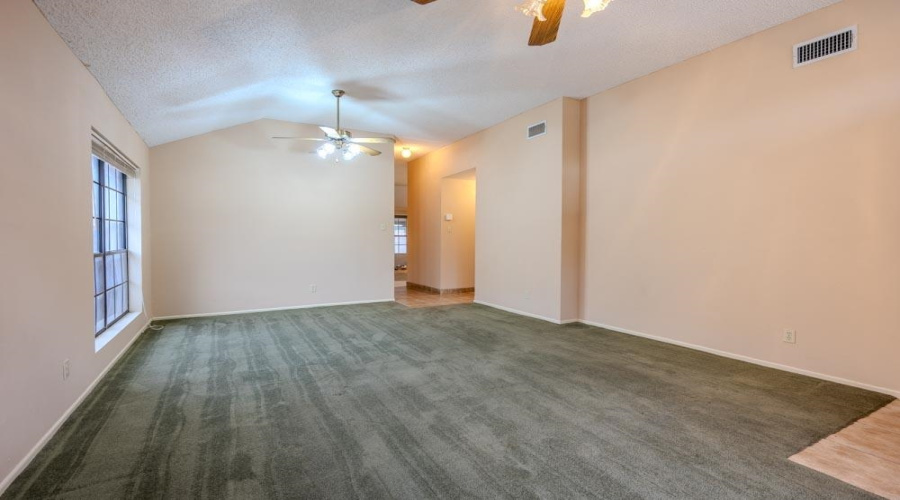 1425 Longhorn Dr, Laredo, Texas 78045, 3 Bedrooms Bedrooms, 5 Rooms Rooms,2 BathroomsBathrooms,Residential,For Rent,1425 Longhorn Dr,20263162