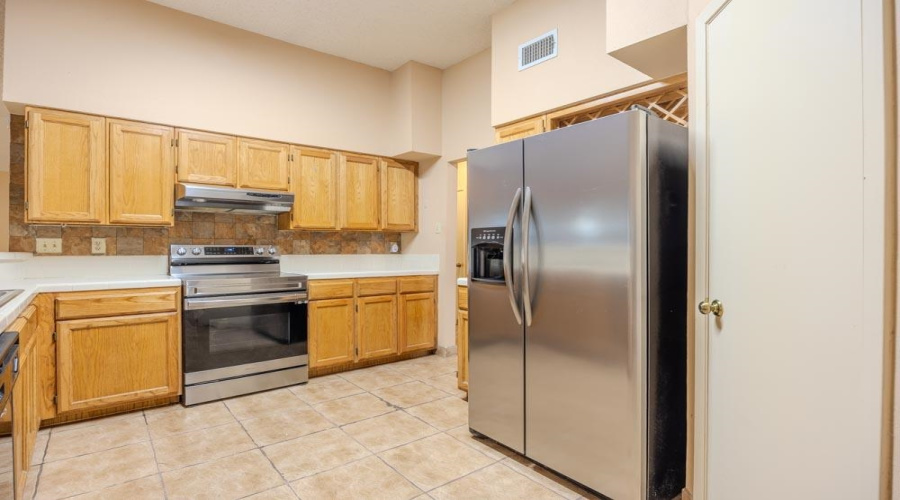 1425 Longhorn Dr, Laredo, Texas 78045, 3 Bedrooms Bedrooms, 5 Rooms Rooms,2 BathroomsBathrooms,Residential,For Rent,1425 Longhorn Dr,20263162