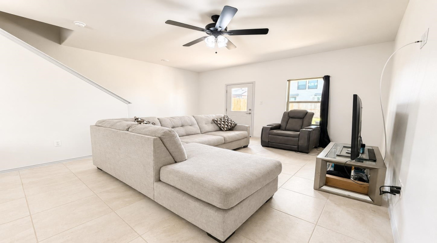 1831 Port Louisiana Dr, Laredo, Texas 78045, 3 Bedrooms Bedrooms, 5 Rooms Rooms,2 BathroomsBathrooms,Residential,For Rent,1831 Port Louisiana Dr,20263164