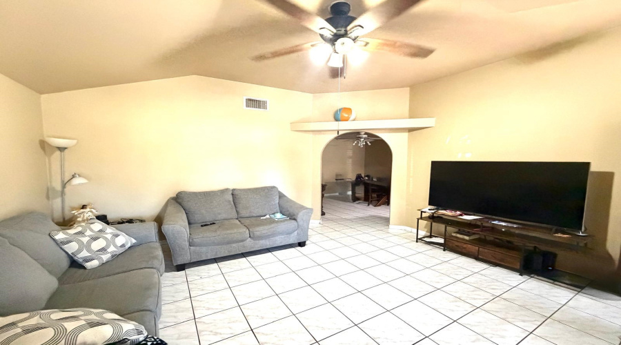 3611 Cancun Lp, Laredo, Texas 78046, 4 Bedrooms Bedrooms, 7 Rooms Rooms,2 BathroomsBathrooms,Residential,For Rent,3611 Cancun Lp,20263170