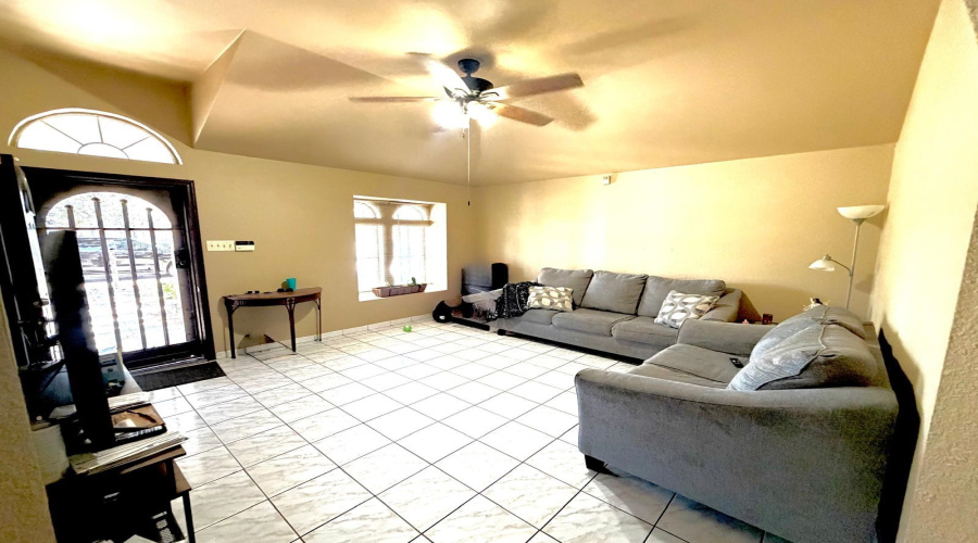 3611 Cancun Lp, Laredo, Texas 78046, 4 Bedrooms Bedrooms, 7 Rooms Rooms,2 BathroomsBathrooms,Residential,For Rent,3611 Cancun Lp,20263170