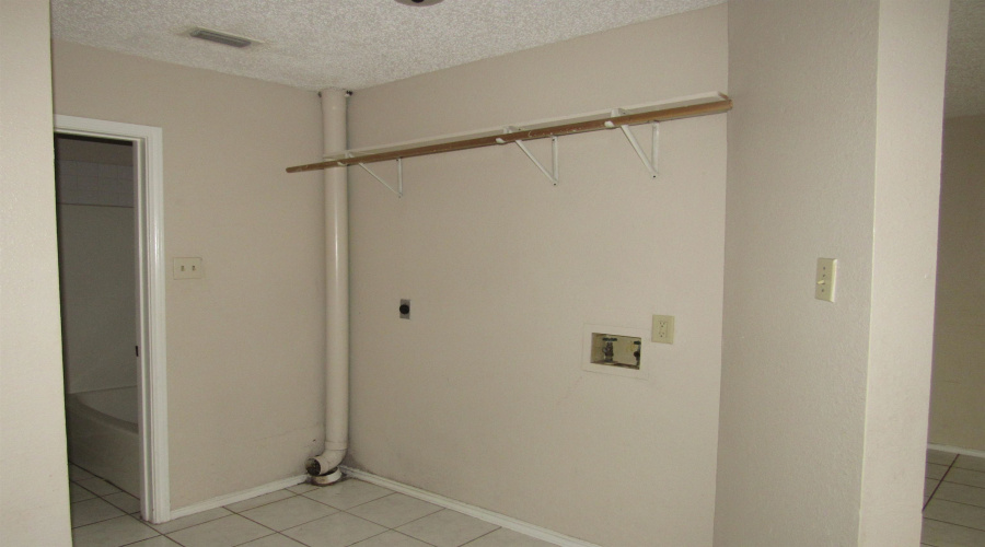 1420 Juarez Ave, Laredo, Texas 78040, 2 Bedrooms Bedrooms, 4 Rooms Rooms,1 BathroomBathrooms,Residential,For Rent,1420 Juarez Ave,20263172