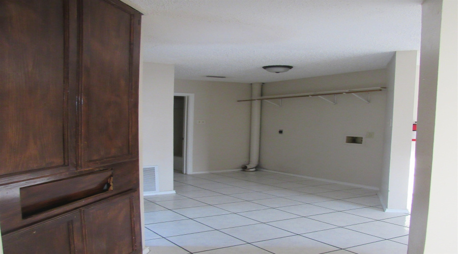 1420 Juarez Ave, Laredo, Texas 78040, 2 Bedrooms Bedrooms, 4 Rooms Rooms,1 BathroomBathrooms,Residential,For Rent,1420 Juarez Ave,20263172