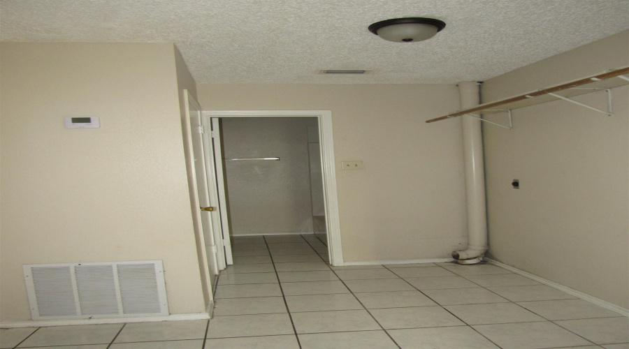 1420 Juarez Ave, Laredo, Texas 78040, 2 Bedrooms Bedrooms, 4 Rooms Rooms,1 BathroomBathrooms,Residential,For Rent,1420 Juarez Ave,20263172