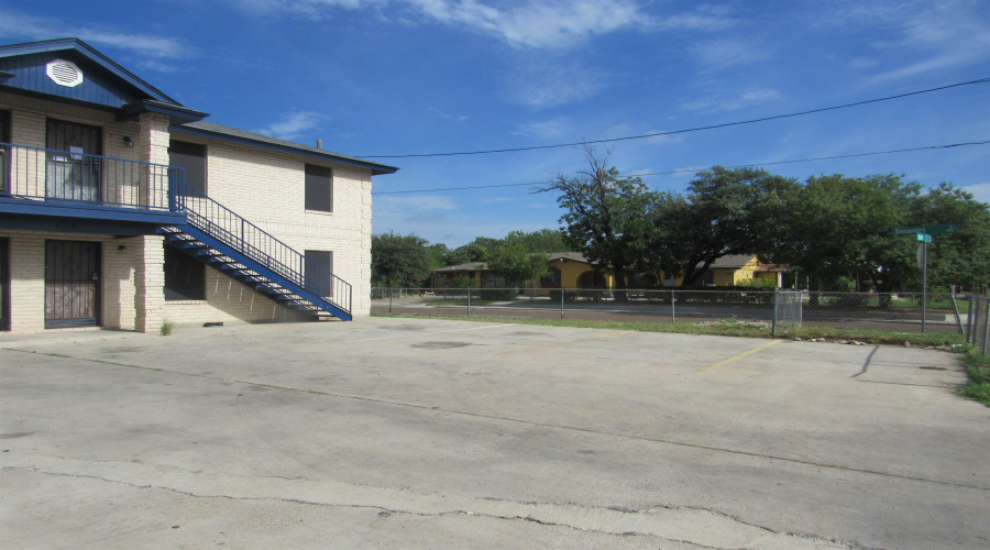 1420 Juarez Ave, Laredo, Texas 78040, 2 Bedrooms Bedrooms, 4 Rooms Rooms,1 BathroomBathrooms,Residential,For Rent,1420 Juarez Ave,20263172