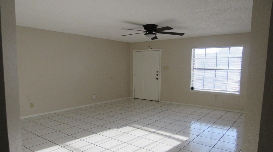 1420 Juarez Ave, Laredo, Texas 78040, 2 Bedrooms Bedrooms, 4 Rooms Rooms,1 BathroomBathrooms,Residential,For Rent,1420 Juarez Ave,20263172