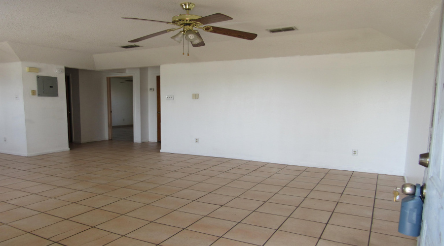 2819 Guerrero St, Laredo, Texas 78043, 2 Bedrooms Bedrooms, 4 Rooms Rooms,1 BathroomBathrooms,Residential,For Rent,2819 Guerrero St,20263173