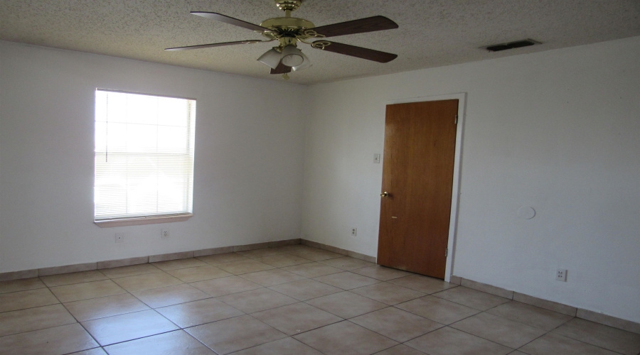 2819 Guerrero St, Laredo, Texas 78043, 2 Bedrooms Bedrooms, 4 Rooms Rooms,1 BathroomBathrooms,Residential,For Rent,2819 Guerrero St,20263173