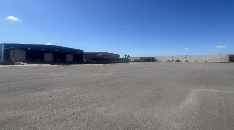 5812 East Dr, Laredo, Texas 78041-6851, 1 Bedroom Bedrooms, 51 Rooms Rooms,4 BathroomsBathrooms,Commercial/industrial,For Sale,5812 East Dr,20263174