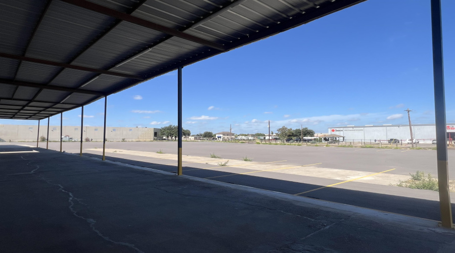 5812 East Dr, Laredo, Texas 78041-6851, 1 Bedroom Bedrooms, 51 Rooms Rooms,4 BathroomsBathrooms,Commercial/industrial,For Sale,5812 East Dr,20263174