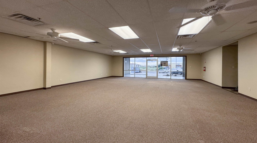 1701 Jacaman Rd, Laredo, Texas 78041, 6 Rooms Rooms,2 BathroomsBathrooms,Commercial retail/office,For Rent,1701 Jacaman Rd,20263175