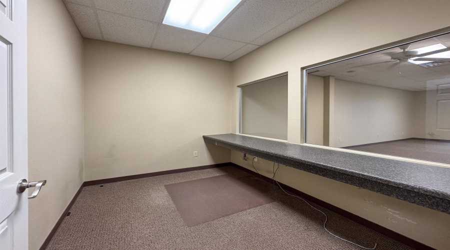 1701 Jacaman Rd, Laredo, Texas 78041, 6 Rooms Rooms,2 BathroomsBathrooms,Commercial retail/office,For Rent,1701 Jacaman Rd,20263175