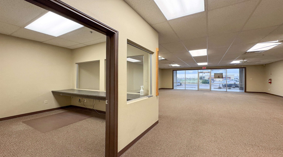 1701 Jacaman Rd, Laredo, Texas 78041, 6 Rooms Rooms,2 BathroomsBathrooms,Commercial retail/office,For Rent,1701 Jacaman Rd,20263175