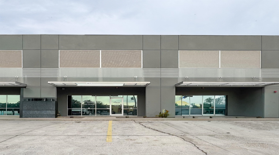 1701 Jacaman Rd, Laredo, Texas 78041, 6 Rooms Rooms,2 BathroomsBathrooms,Commercial retail/office,For Rent,1701 Jacaman Rd,20263175