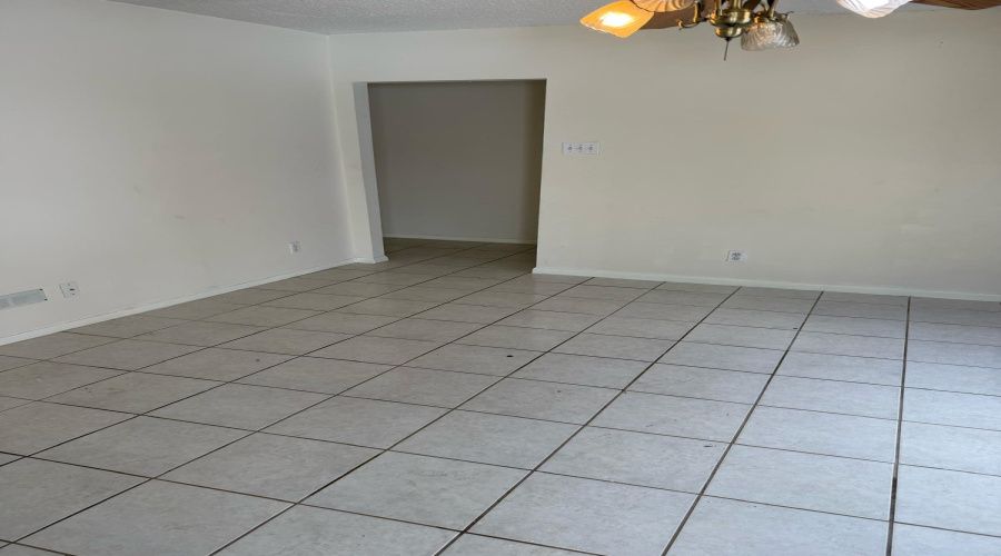6018 Colt Dr, Laredo, Texas 78043, 3 Bedrooms Bedrooms, 6 Rooms Rooms,2 BathroomsBathrooms,Residential,For Rent,6018 Colt Dr,20263181
