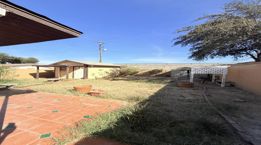 1428 Los Ebanos Dr, LAREDO, Texas 78041, 2 Bedrooms Bedrooms, 3 Rooms Rooms,1 BathroomBathrooms,Residential,For Sale,1428 Los Ebanos Dr,20260965