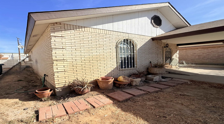 1428 Los Ebanos Dr, LAREDO, Texas 78041, 2 Bedrooms Bedrooms, 3 Rooms Rooms,1 BathroomBathrooms,Residential,For Sale,1428 Los Ebanos Dr,20260965