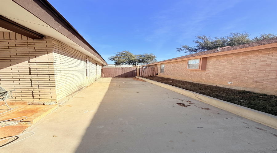 1428 Los Ebanos Dr, LAREDO, Texas 78041, 2 Bedrooms Bedrooms, 3 Rooms Rooms,1 BathroomBathrooms,Residential,For Sale,1428 Los Ebanos Dr,20260965