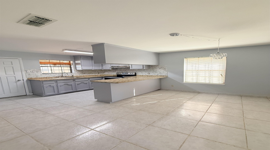 1428 Los Ebanos Dr, LAREDO, Texas 78041, 2 Bedrooms Bedrooms, 3 Rooms Rooms,1 BathroomBathrooms,Residential,For Sale,1428 Los Ebanos Dr,20260965